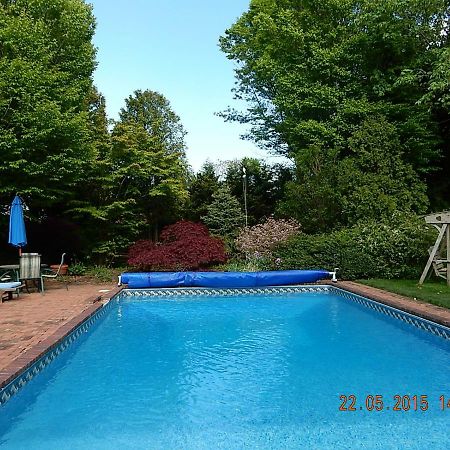 A Butlers Manor Bed and Breakfast Southampton Exteriör bild