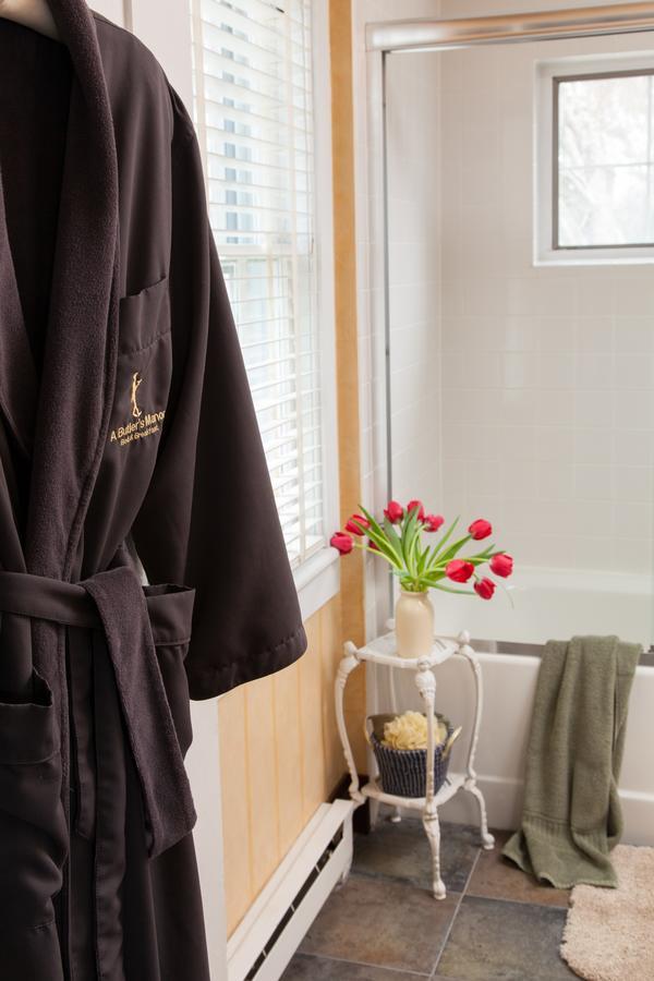 A Butlers Manor Bed and Breakfast Southampton Exteriör bild