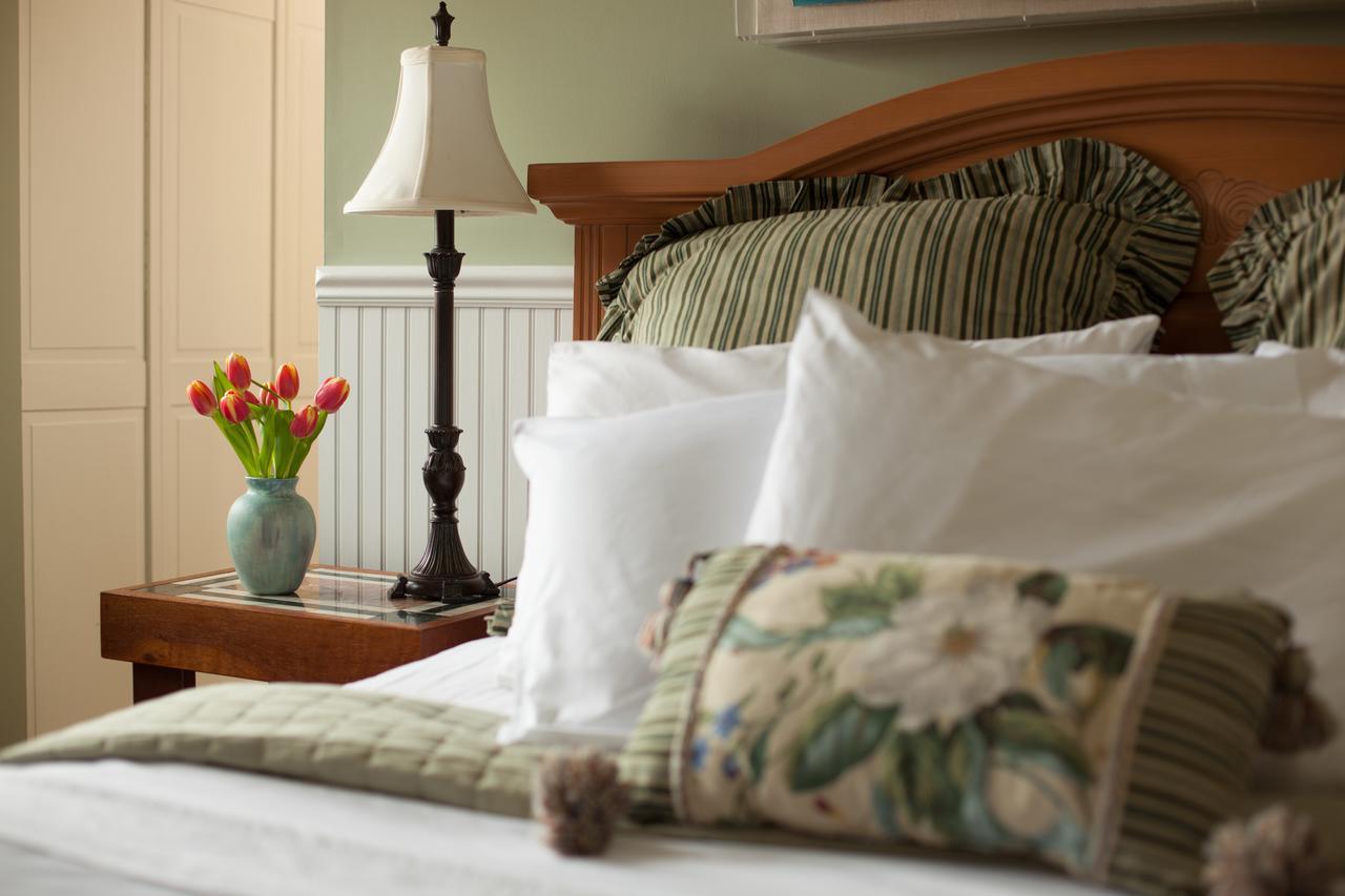 A Butlers Manor Bed and Breakfast Southampton Exteriör bild