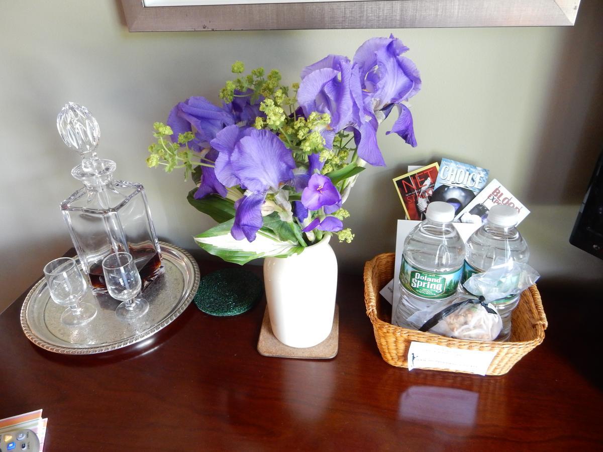 A Butlers Manor Bed and Breakfast Southampton Exteriör bild