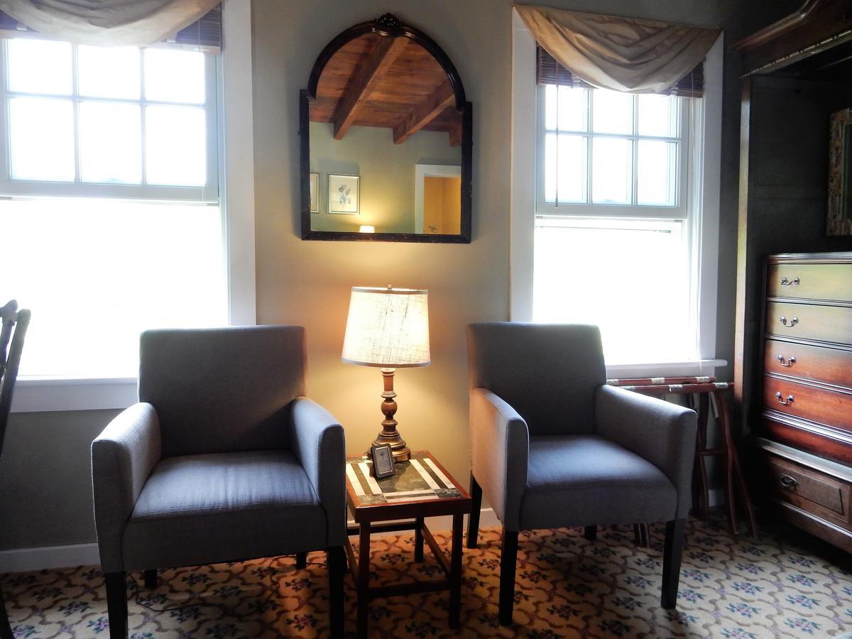 A Butlers Manor Bed and Breakfast Southampton Exteriör bild