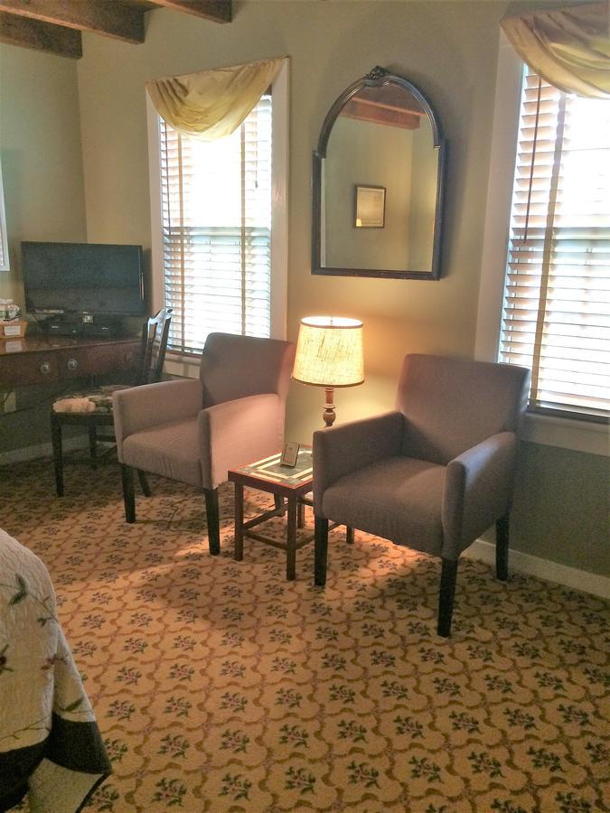 A Butlers Manor Bed and Breakfast Southampton Exteriör bild