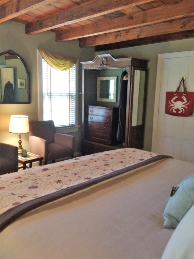 A Butlers Manor Bed and Breakfast Southampton Exteriör bild